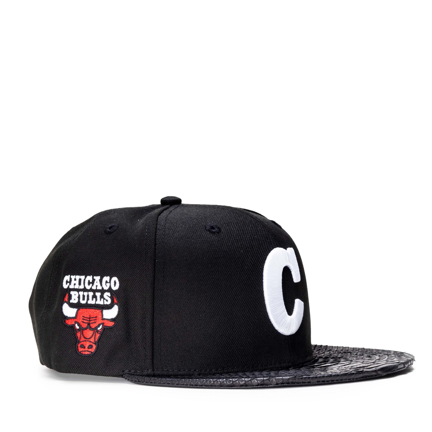 JUST DON CHICAGO BULLS “C” (BLACK BRIM)